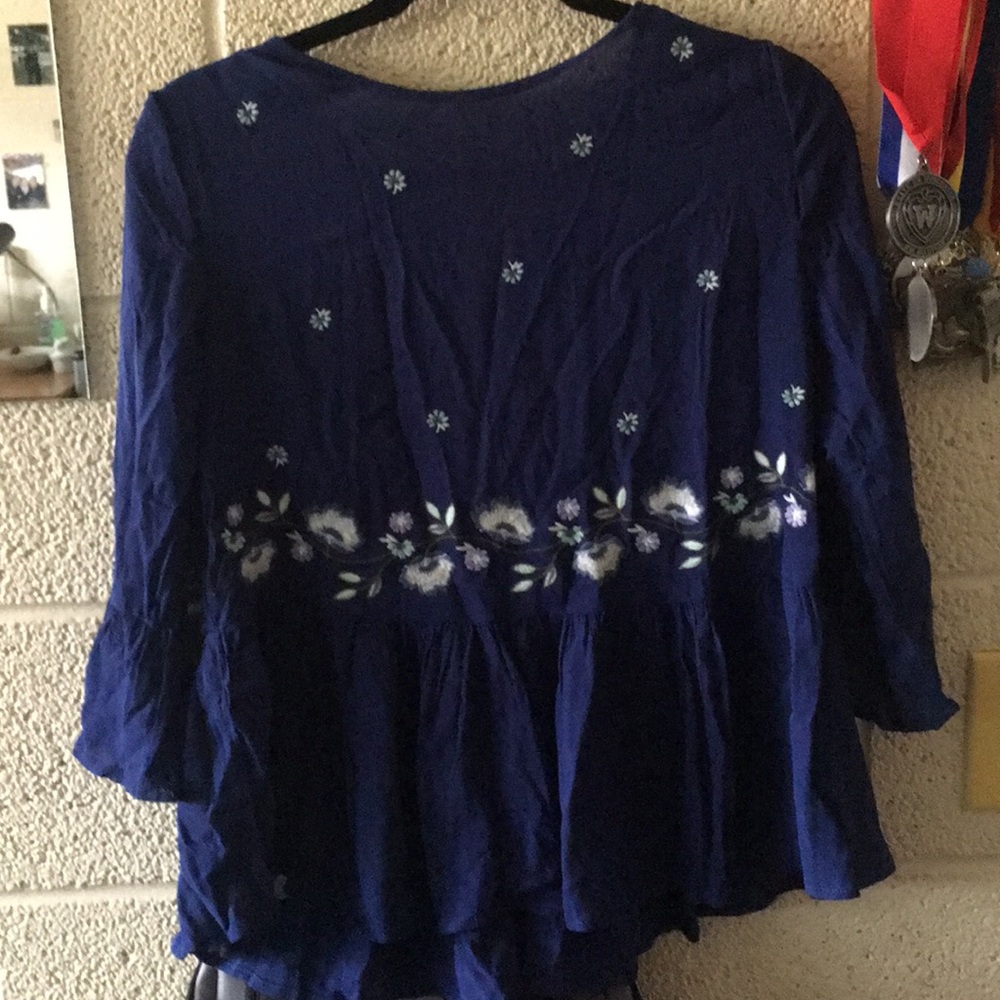 Francesca’s detailed navy blue short sleeve top